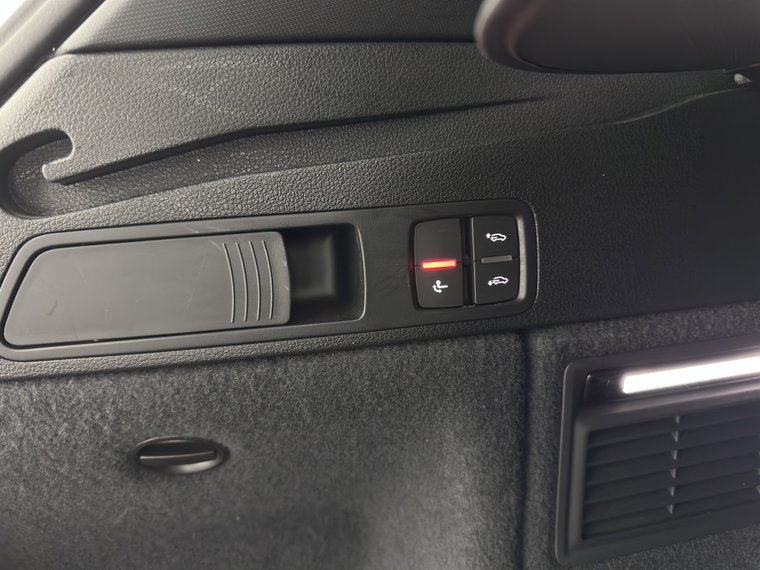 Vehicle Image 28