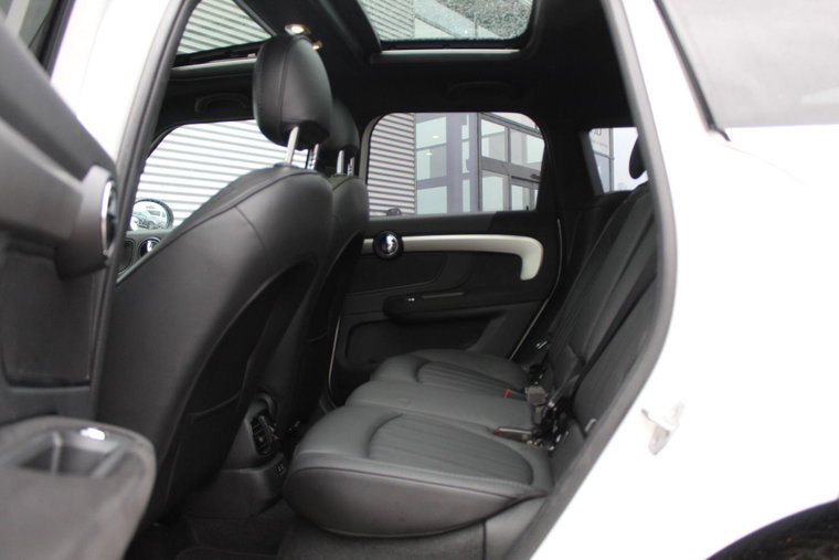 Vehicle Image 38