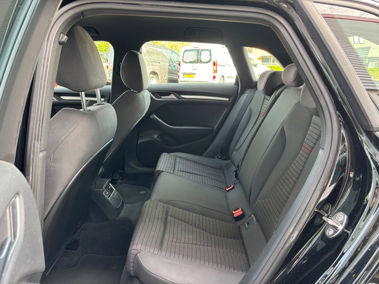 Vehicle Image 26