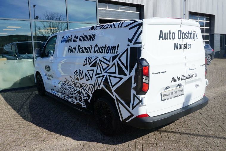 Vehicle Image 13