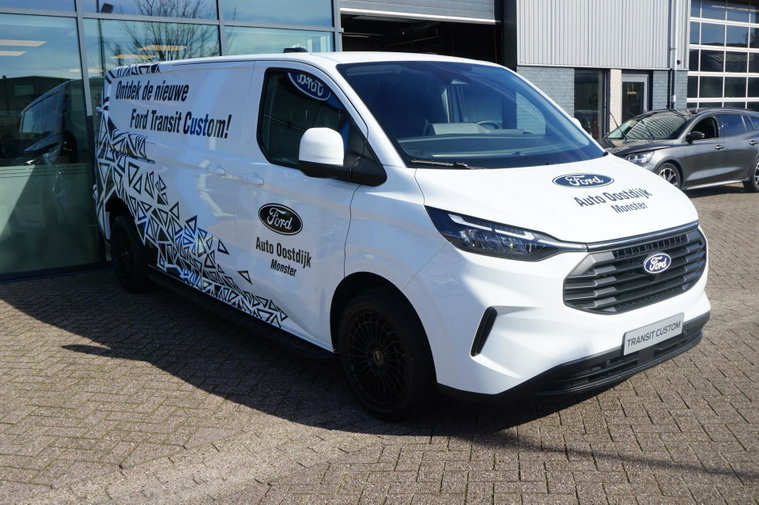 Vehicle Image 10