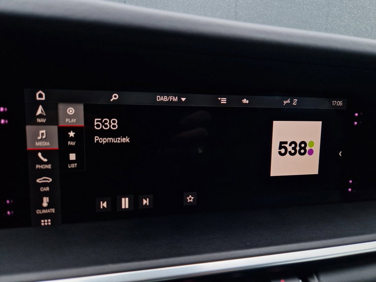 Vehicle Image 32