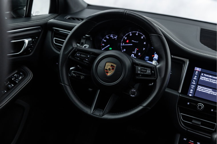 Vehicle Image 25