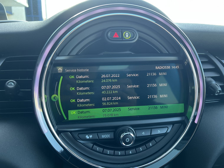 Vehicle Image 38