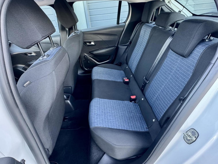 Vehicle Image 16