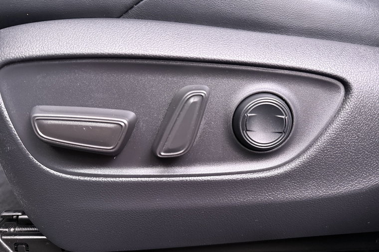 Vehicle Image 18