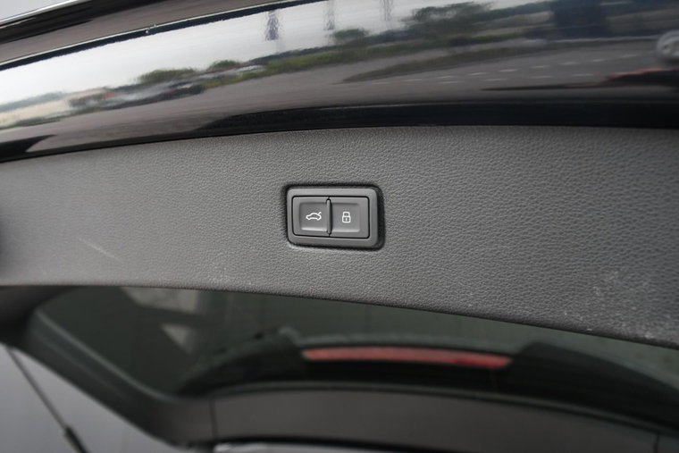 Vehicle Image 42