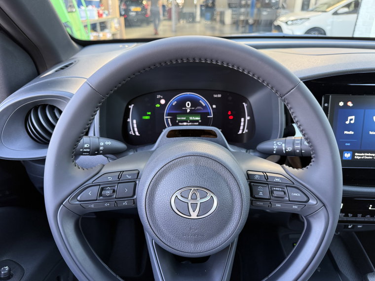Vehicle Image 15
