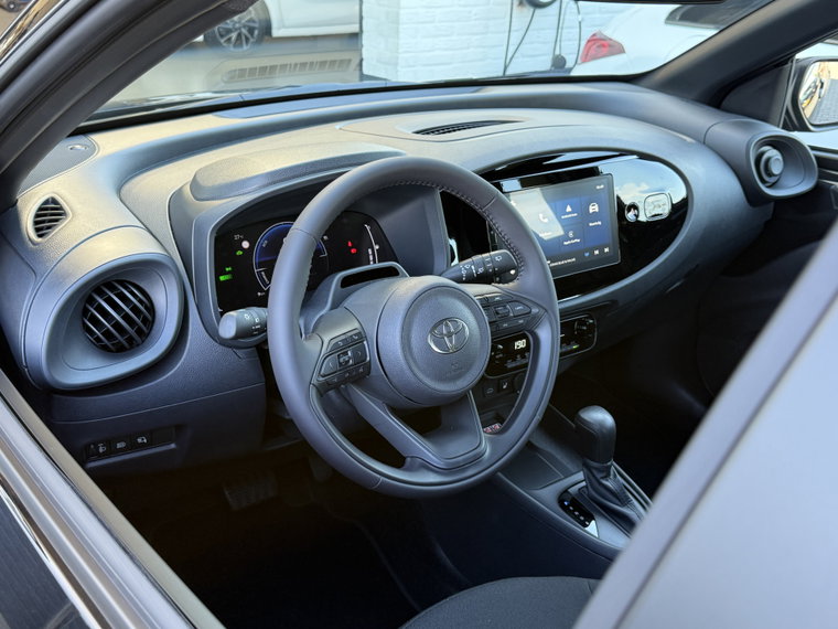 Vehicle Image 10