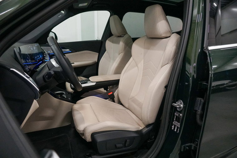 Vehicle Image 24