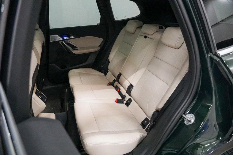 Vehicle Image 32