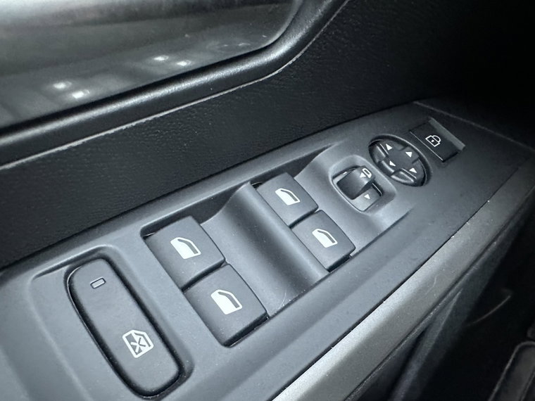 Vehicle Image 32
