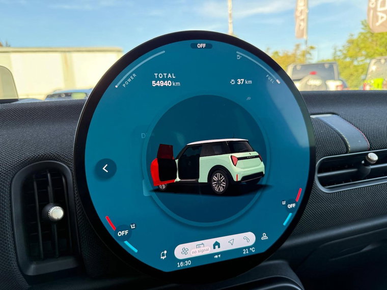 Vehicle Image 14
