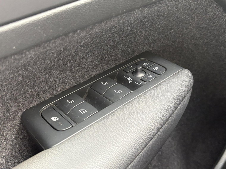 Vehicle Image 28