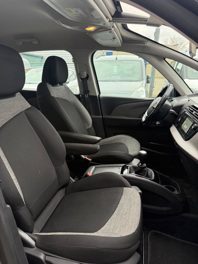 Vehicle Image 17