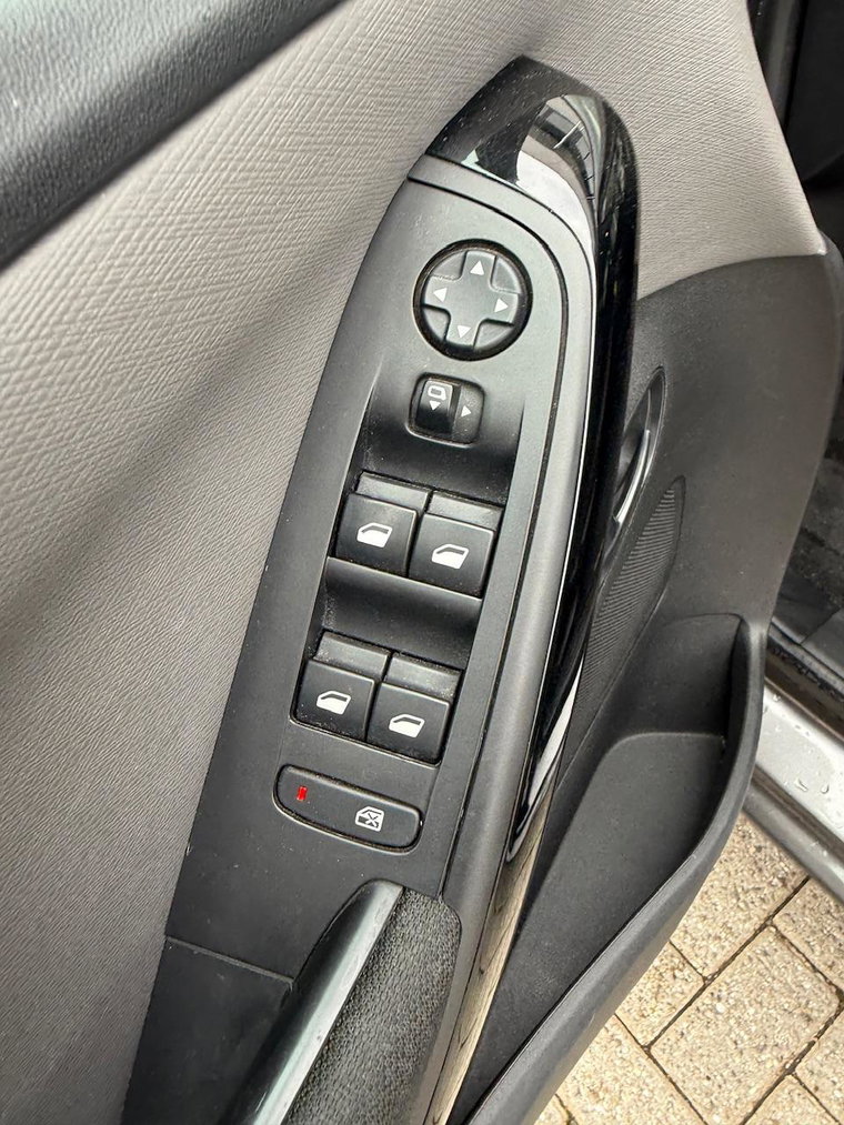 Vehicle Image 26