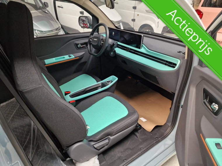 Vehicle Image 12