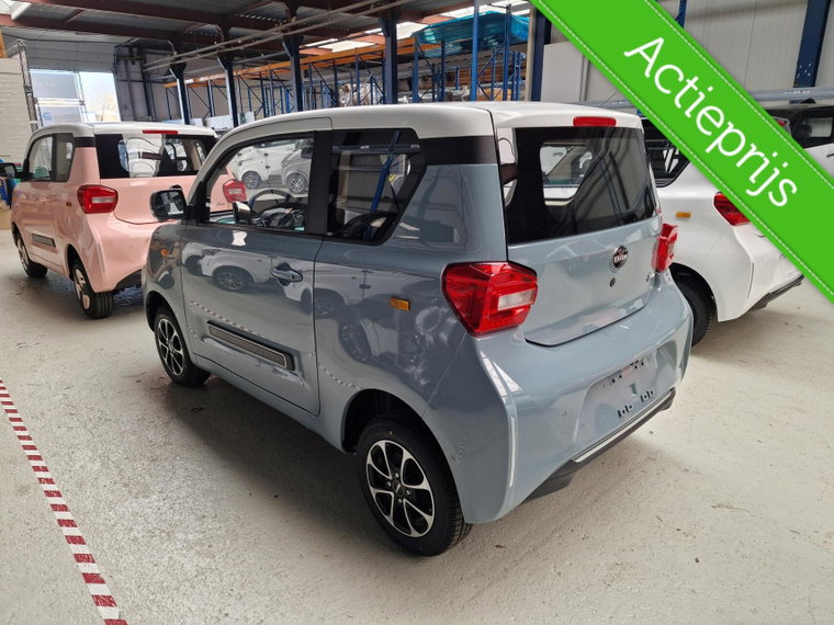 Vehicle Image 13