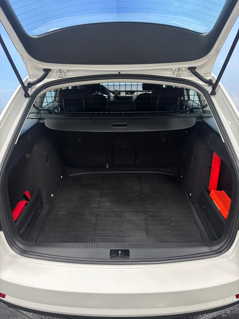 Vehicle Image 14