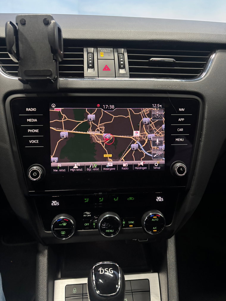 Vehicle Image 18
