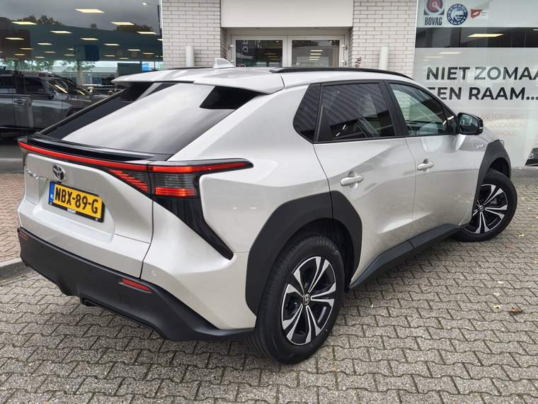 Vehicle Image 4