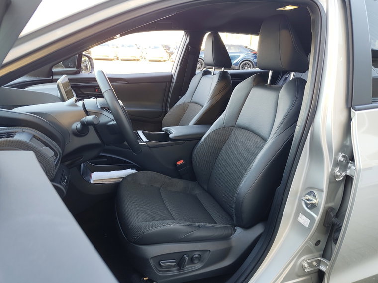Vehicle Image 25
