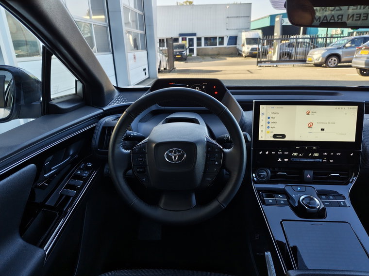 Vehicle Image 8