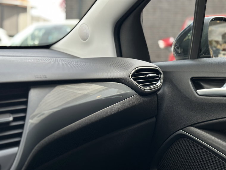 Vehicle Image 32