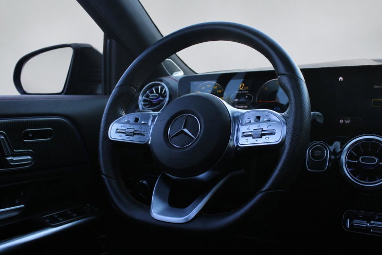 Vehicle Image 25