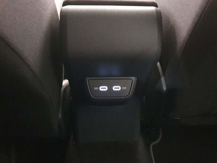 Vehicle Image 25