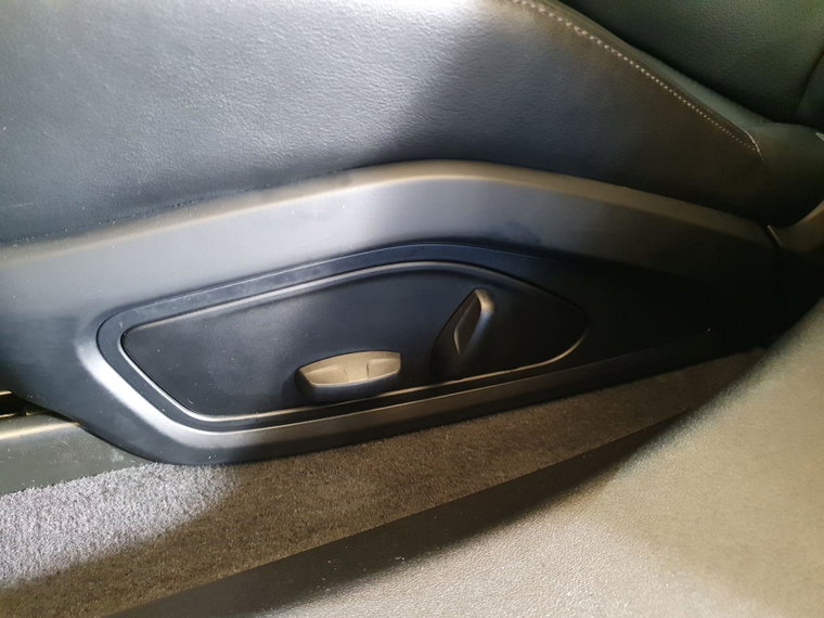 Vehicle Image 25