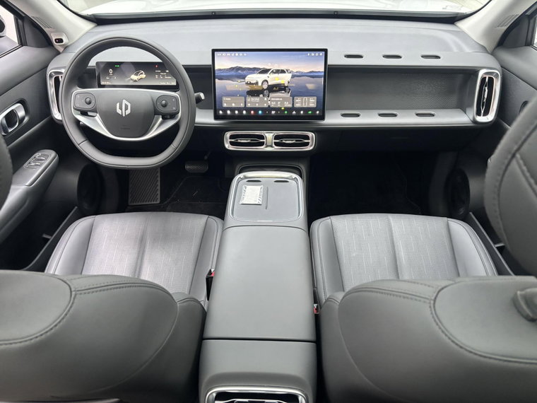 Vehicle Image 16