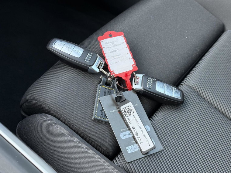 Vehicle Image 8
