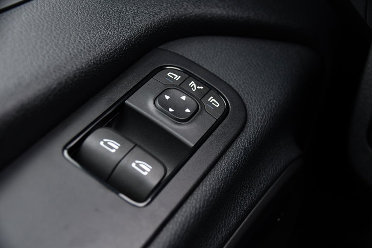 Vehicle Image 32
