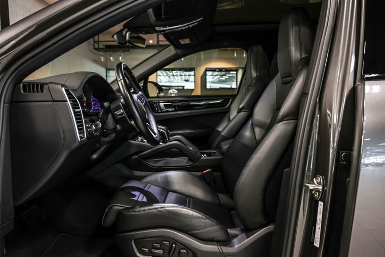 Vehicle Image 9