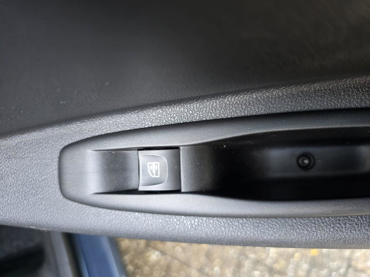 Vehicle Image 28