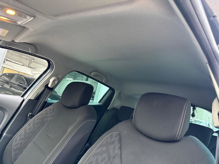 Vehicle Image 32