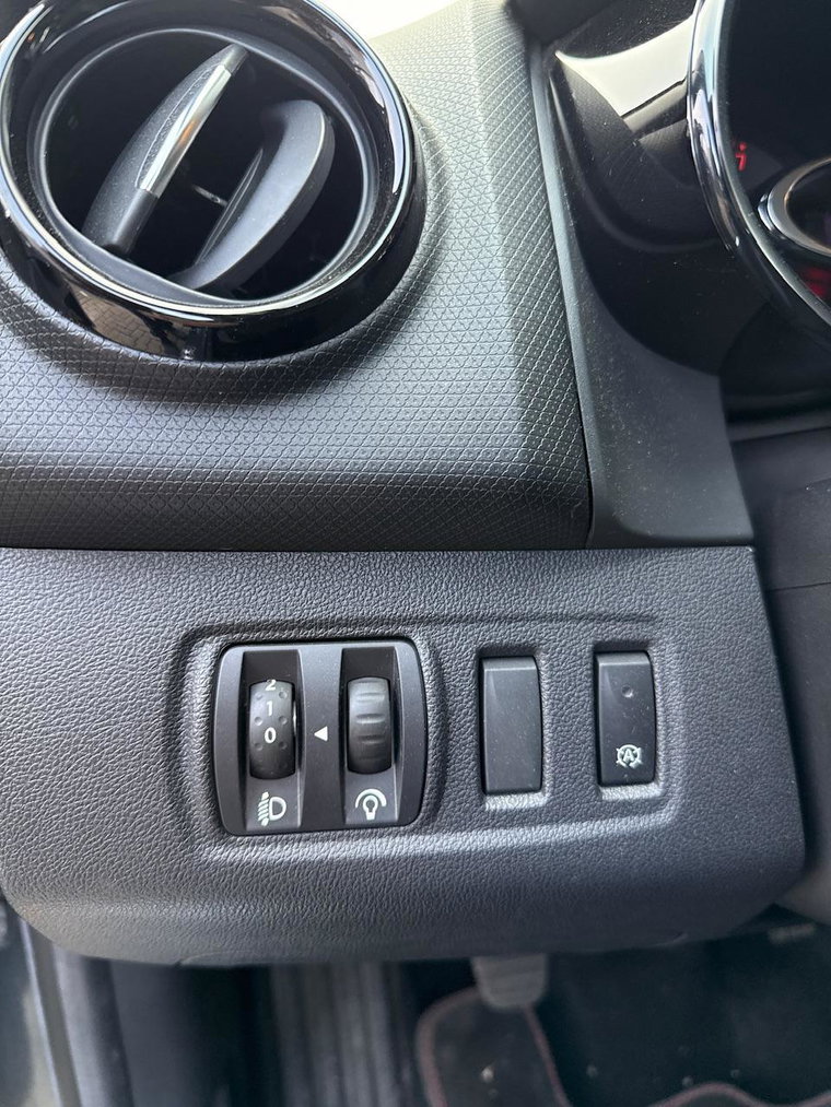 Vehicle Image 33