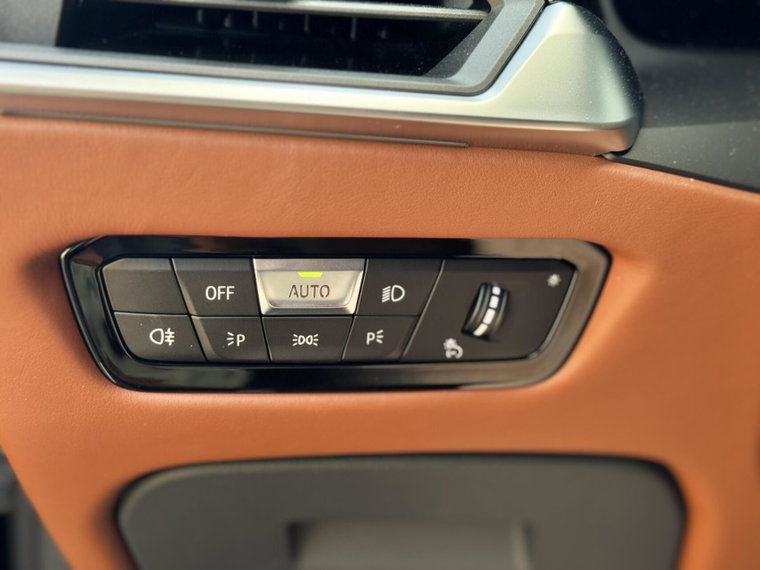 Vehicle Image 38