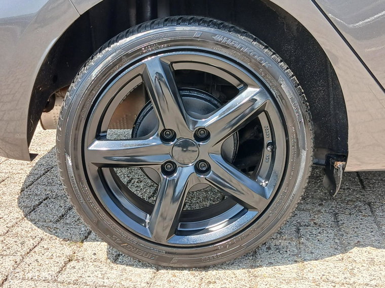 Vehicle Image 25