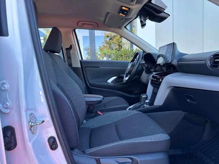 Vehicle Image 25