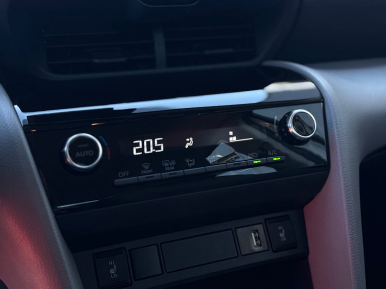 Vehicle Image 32