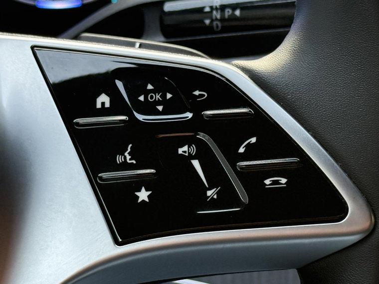Vehicle Image 32