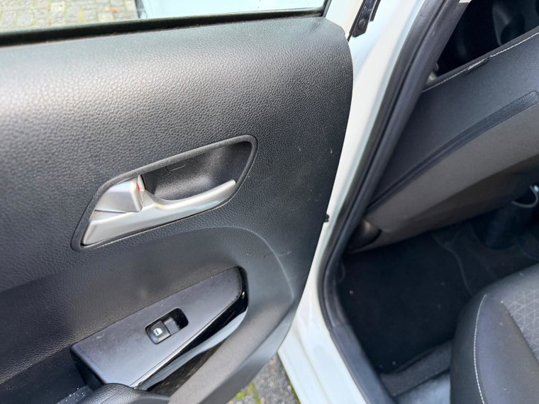 Vehicle Image 32