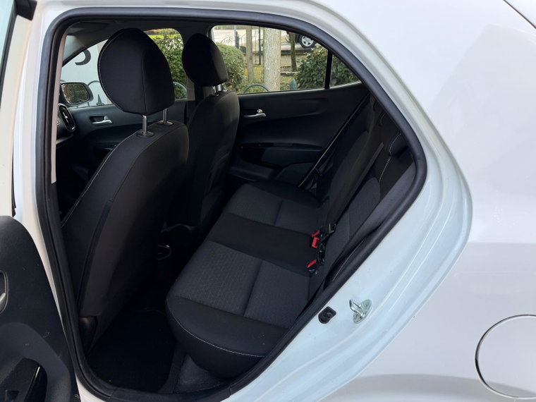 Vehicle Image 33