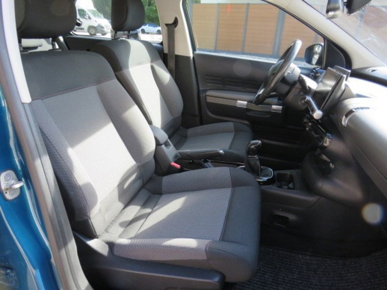 Vehicle Image 16