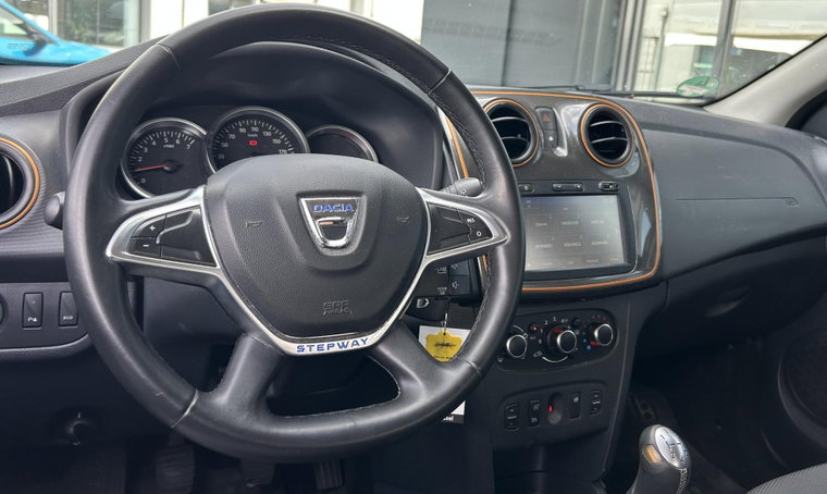 Vehicle Image 13