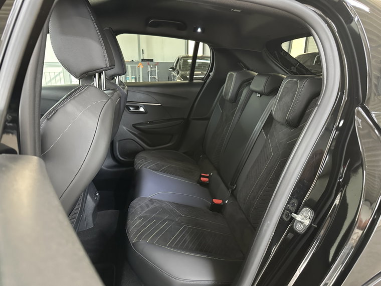 Vehicle Image 32