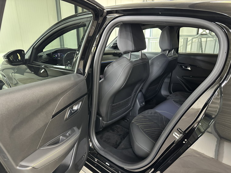Vehicle Image 33