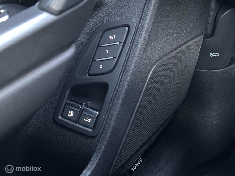 Vehicle Image 28